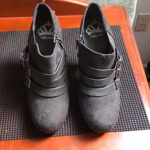 ⭐️LAST CHANCE⭐️ Gray bootie heels by Fergalicious